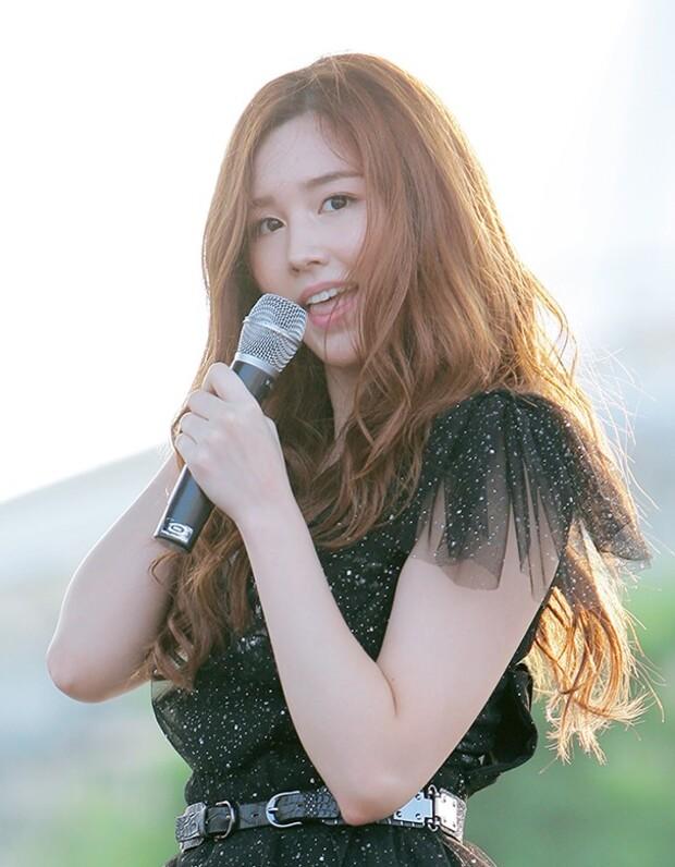 “Công chúa lai” đầu tiên của showbiz: Bị cấm hoạt động suốt 4 năm, nay làm ca sĩ mạng với 228 người hâm mộ - Ảnh 4.