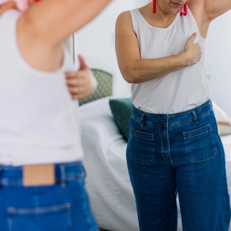 Đừng chỉ chăm chăm tự kiểm tra vòng 1 khi tắm: Chuyên gia tiết lộ sự thật phũ phàng và công thức NESSN giúp phái đẹp "né" ung thư vú- Ảnh 2.
