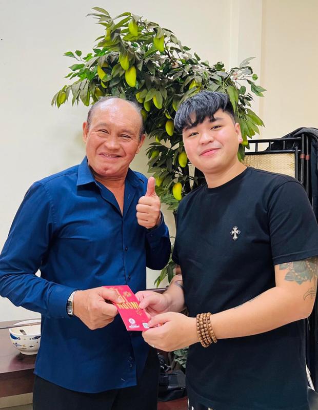 Nam ca sĩ lấy mẹ đơn thân nhận mình và cha ruột là huyền thoại: "Dù ghét cũng không thể phủ nhận"- Ảnh 3.