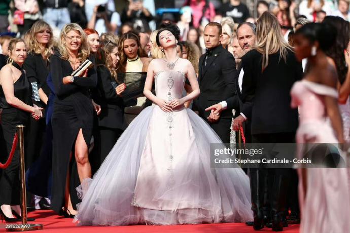 Bức ảnh xứng đáng phong thần của mỹ nhân đẹp chấn động thế gian ở Cannes- Ảnh 4.