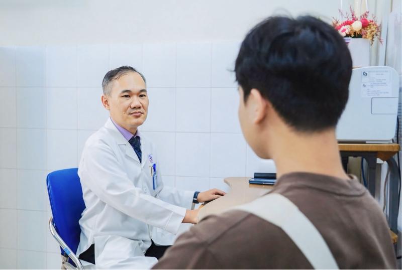 Căng thẳng, stress… làm nhiều người trẻ “trên bảo dưới không nghe” - Ảnh 1.
