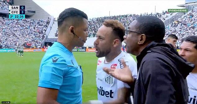 Clip Neymar nổi cơn thịnh nộ vì sai lầm khó tin của trọng tài  - Ảnh 1.