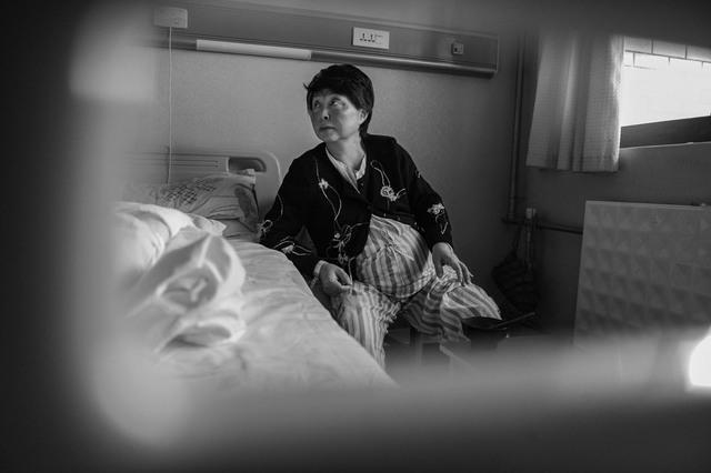 Sau nỗi đau mất con, người mẹ làm IVF sinh đôi ở tuổi 60 và hành trình 15 năm ghi lại qua 20.000 tấm ảnh khiến nhiều người xúc động- Ảnh 2.