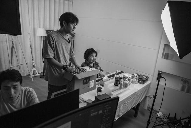 Sau nỗi đau mất con, người mẹ làm IVF sinh đôi ở tuổi 60 và hành trình 15 năm ghi lại qua 20.000 tấm ảnh khiến nhiều người xúc động- Ảnh 24.