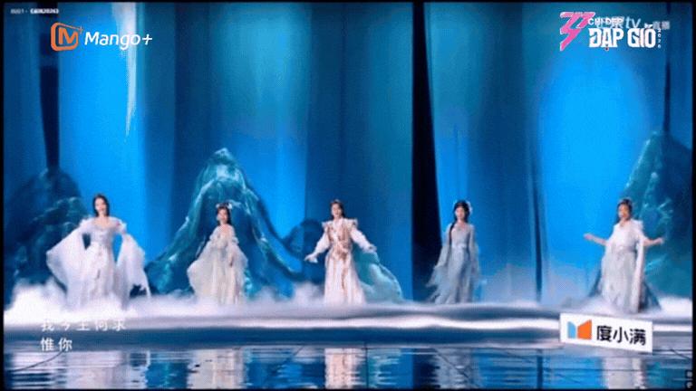 Không ai tranh được ngôi vị của mỹ nhân hát dở nhất showbiz- Ảnh 4.