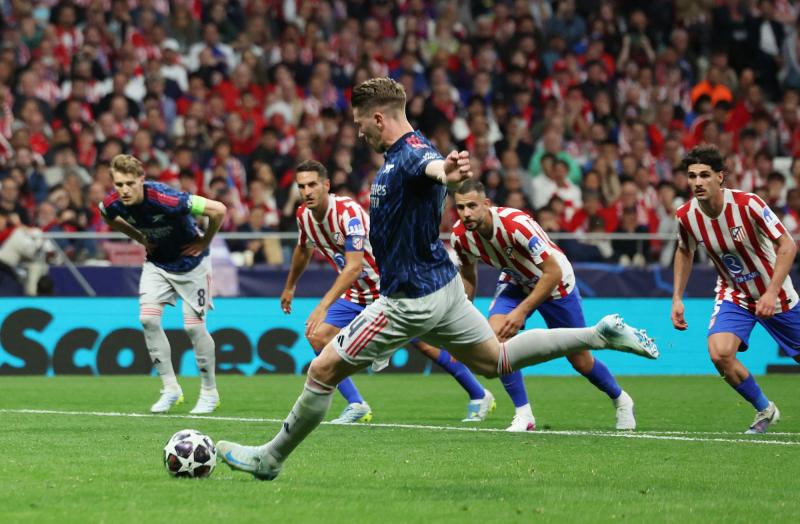 Trận Atletico Madrid - Arsenal tràn ngập giấy vệ sinh - Ảnh 8.