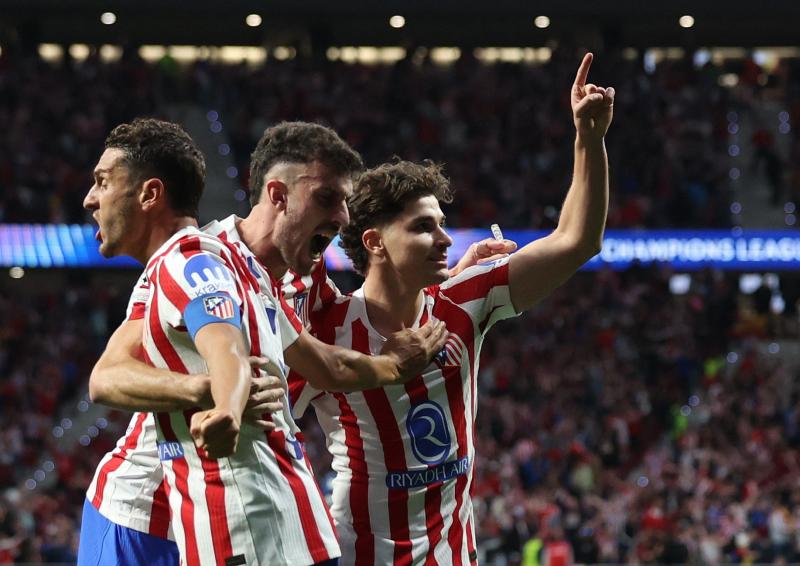 Trận Atletico Madrid - Arsenal tràn ngập giấy vệ sinh - Ảnh 9.