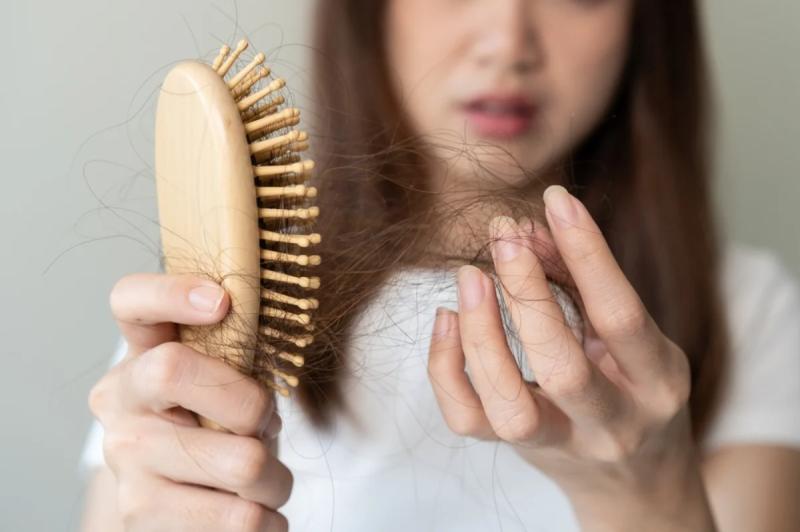 Đừng chỉ ăn trứng luộc để ngừa tóc rụng! "Nữ thần không tuổi" Thái Y Lâm luôn làm việc này trước 21h30 cho da đẹp tóc khỏe, bác sĩ cũng phải khen - Ảnh 2.