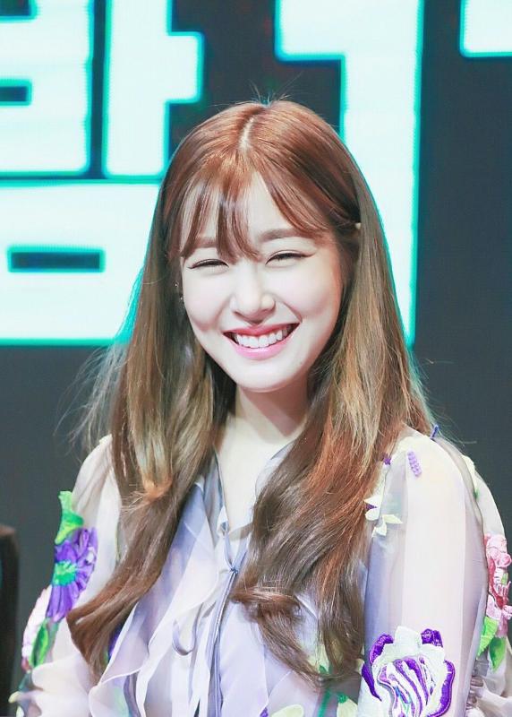 Sự hết thời của nữ thần mắt cười đẹp nhất showbiz: Ra nhạc không ai biết, có ngày chỉ bán được 2 album- Ảnh 6.