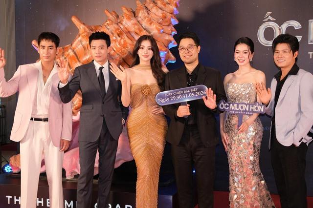 Bắt trọn khoảnh khắc "tình bể bình" của một cặp đôi đình đám Vbiz trên thảm đỏ, nhìn từ sau đã thấy visual cực phẩm- Ảnh 6.