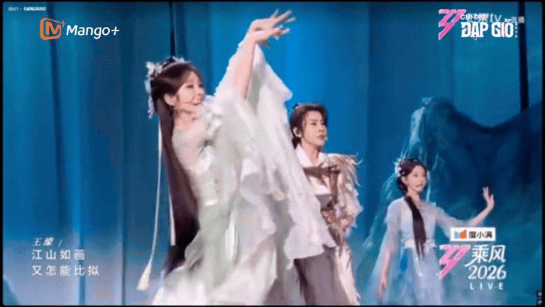 Không ai tranh được ngôi vị của mỹ nhân hát dở nhất showbiz- Ảnh 3.