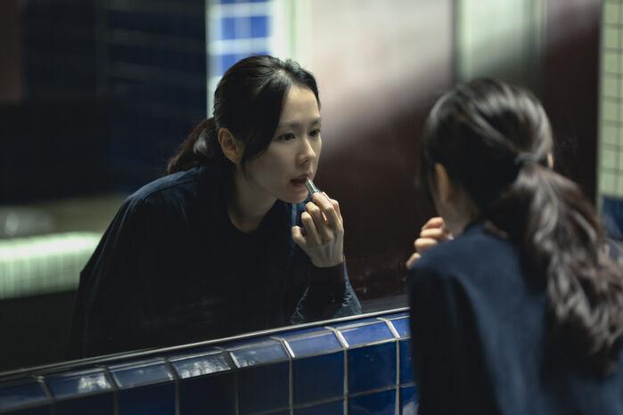 Viral nhất Baeksang 2026: Lee Byung Hun tỏ thái độ khi Son Ye Jin thắng giải thưởng lớn- Ảnh 5.