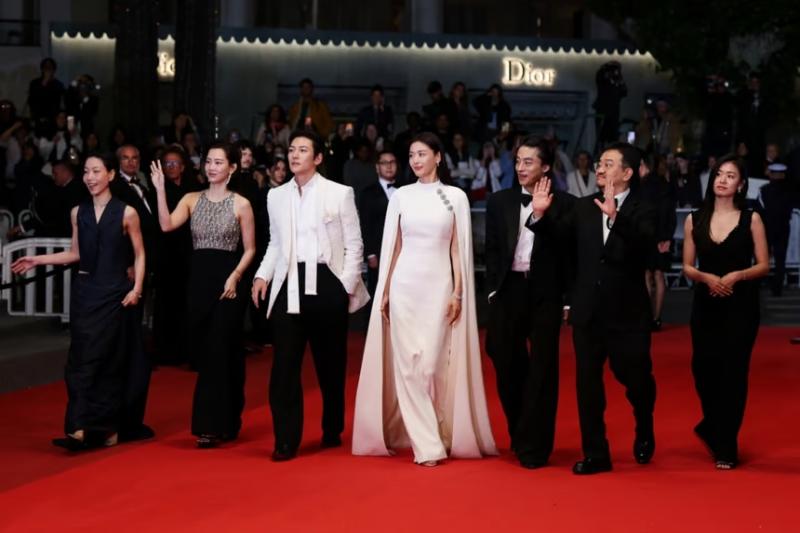 Chiếu nửa đêm mà phim Hàn vẫn làm Cannes dậy sóng: Hay cỡ nào mà vỗ tay 7 phút, nữ chính sang quá đi mất- Ảnh 3.