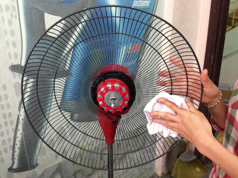 4 mẹo dùng quạt điện mùa hè vừa mát vừa tốt cho sức khỏe, tiết kiệm điện - Ảnh 3.