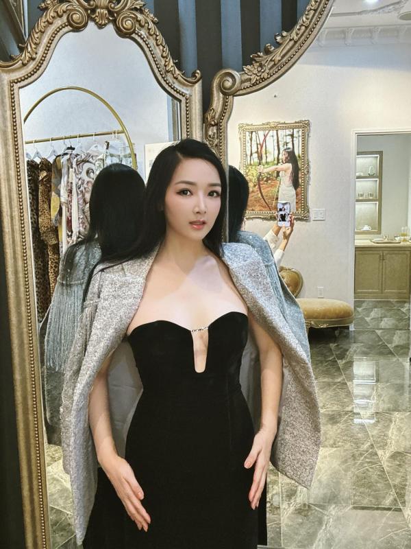 Mẹ đơn thân U60 khoe body đẹp "mướt mắt", ở biệt thự nguy nga như cung điện, là hoa hậu đình đám 1 thời- Ảnh 2.
