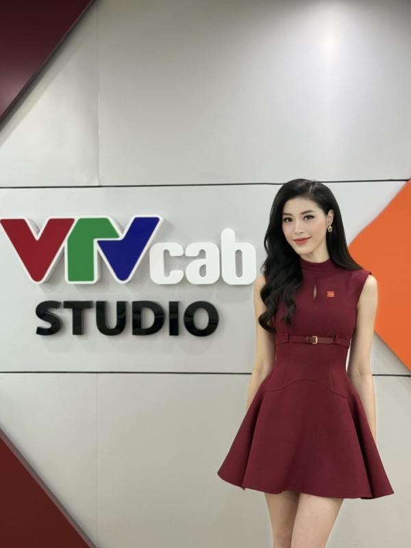 Nhan sắc nữ MC VTV là hoa khôi bóng chuyền, lọt top 10 hoa hậu Hoàn vũ Việt Nam- Ảnh 1.