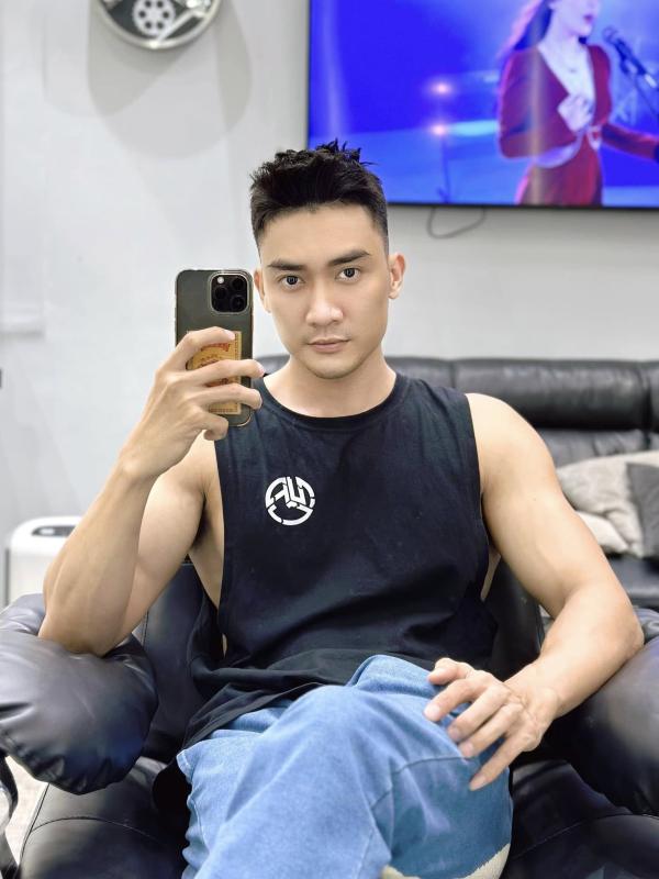 Showbiz Việt có "trai đểu" không ai ghét nổi, body 6 múi đẹp như tranh vẽ nhưng đời tư kín bưng đến lạ- Ảnh 10.