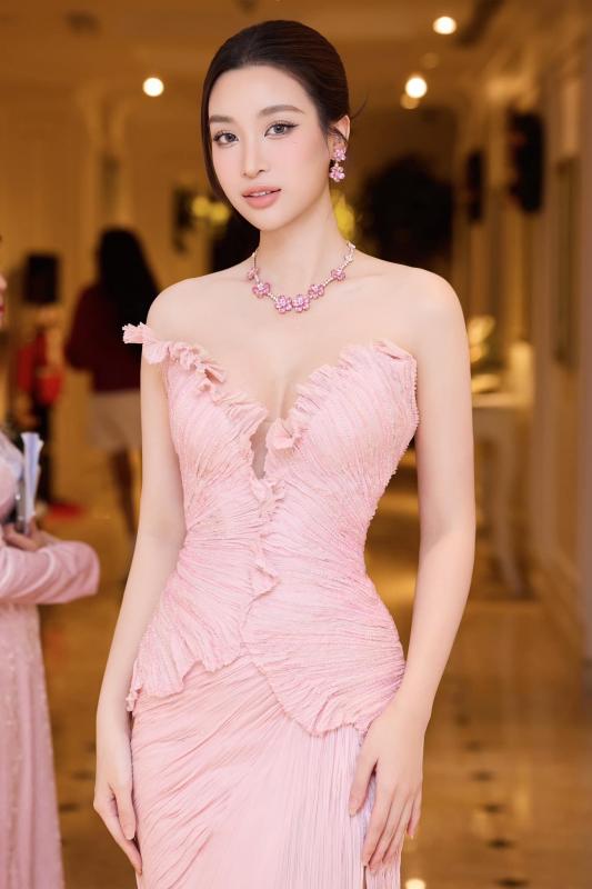 Hoa hậu Việt Nam vừa bí mật sinh con cho Chủ tịch- Ảnh 1.