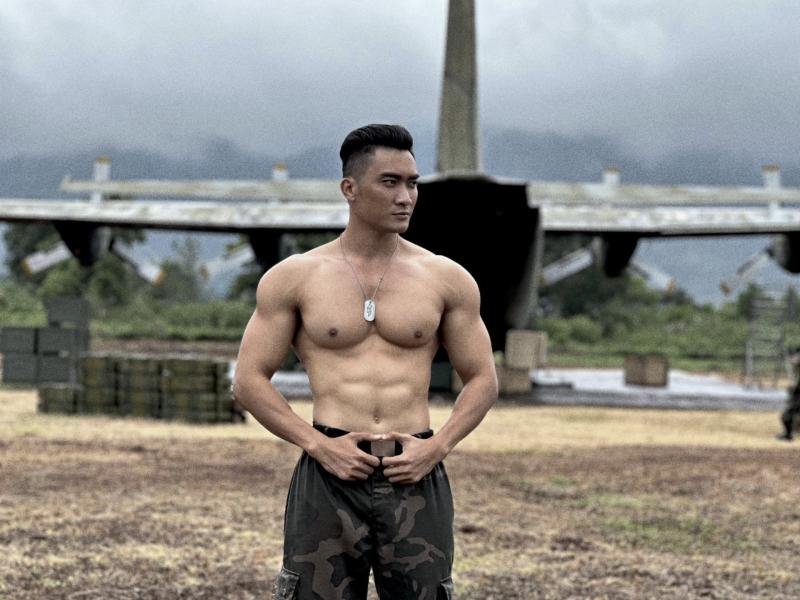 Showbiz Việt có "trai đểu" không ai ghét nổi, body 6 múi đẹp như tranh vẽ nhưng đời tư kín bưng đến lạ- Ảnh 4.