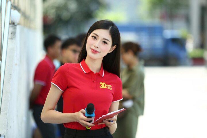 Nhan sắc nữ MC VTV là hoa khôi bóng chuyền, lọt top 10 hoa hậu Hoàn vũ Việt Nam- Ảnh 2.