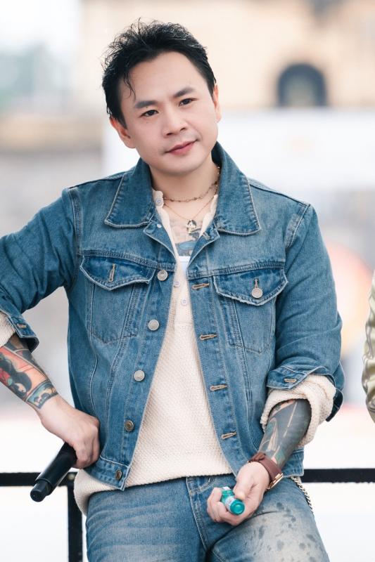 Gặp tranh cãi lớn với hình ảnh "Tóc Tiên - Touliver", Binz đã đổi artwork trong bài Em?- Ảnh 7.