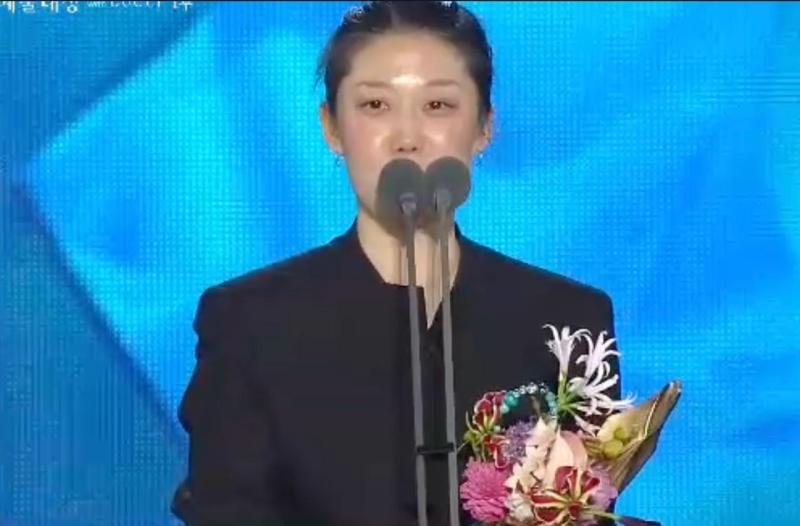 Trực tiếp Baeksang 2026: Moon Ga Young vượt qua Son Ye Jin giành ngôi Ảnh hậu - Ảnh 26.