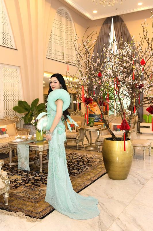 Mẹ đơn thân U60 khoe body đẹp "mướt mắt", ở biệt thự nguy nga như cung điện, là hoa hậu đình đám 1 thời- Ảnh 6.