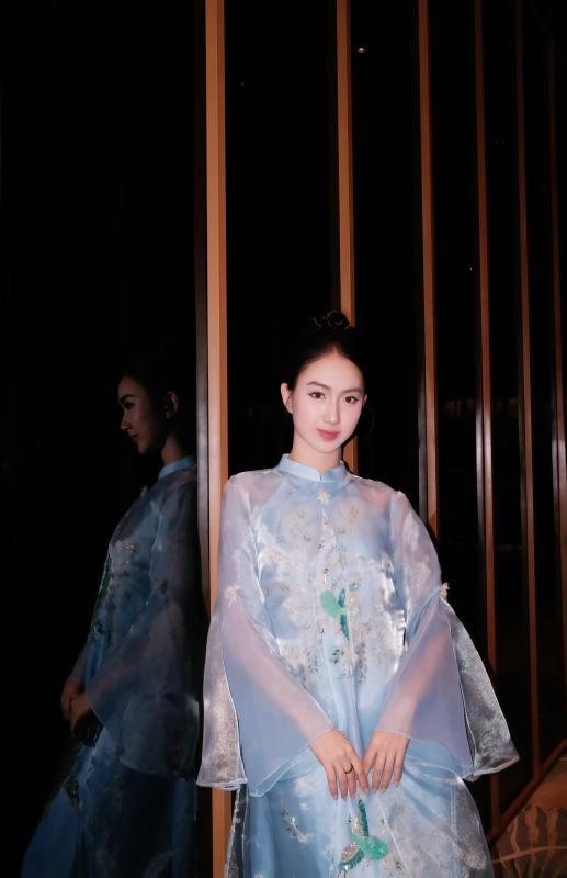 Ở Việt Nam có 1 mỹ nhân vừa xuất hiện đã nhận bão “gạch đá” nhưng nói về đẹp thì không ai chê nổi- Ảnh 7.