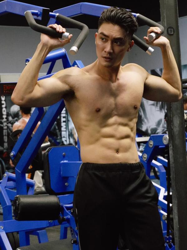 Showbiz Việt có "trai đểu" không ai ghét nổi, body 6 múi đẹp như tranh vẽ nhưng đời tư kín bưng đến lạ- Ảnh 8.