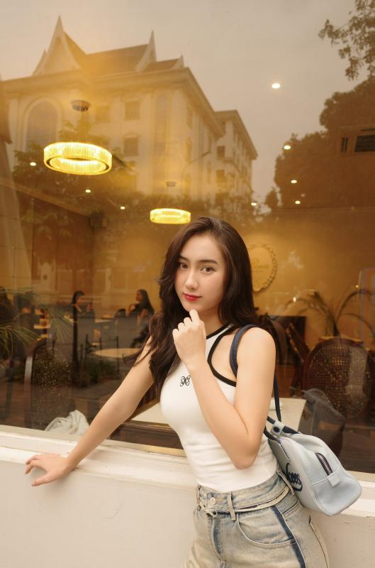 Ở Việt Nam có 1 mỹ nhân vừa xuất hiện đã nhận bão “gạch đá” nhưng nói về đẹp thì không ai chê nổi- Ảnh 6.