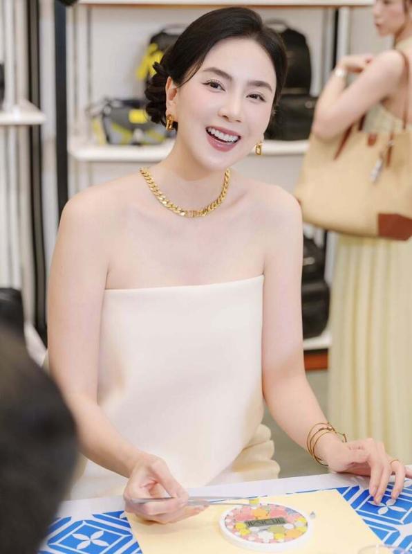 "MC đẹp nhất VTV" ngày càng gợi cảm sau khi sinh con đầu lòng- Ảnh 7.
