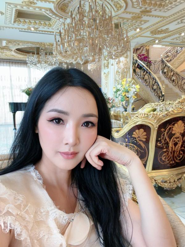 Mẹ đơn thân U60 khoe body đẹp "mướt mắt", ở biệt thự nguy nga như cung điện, là hoa hậu đình đám 1 thời- Ảnh 5.