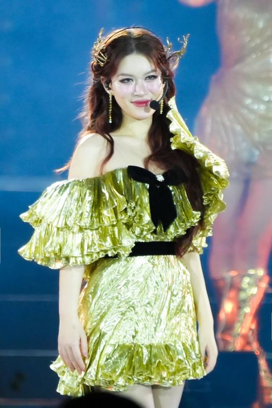 Vbiz chẳng ai hợp đóng thiên kim tiểu thư hơn cô gái này: Visual sang xịn dã man, nói 3 thứ tiếng cực đỉnh- Ảnh 9.