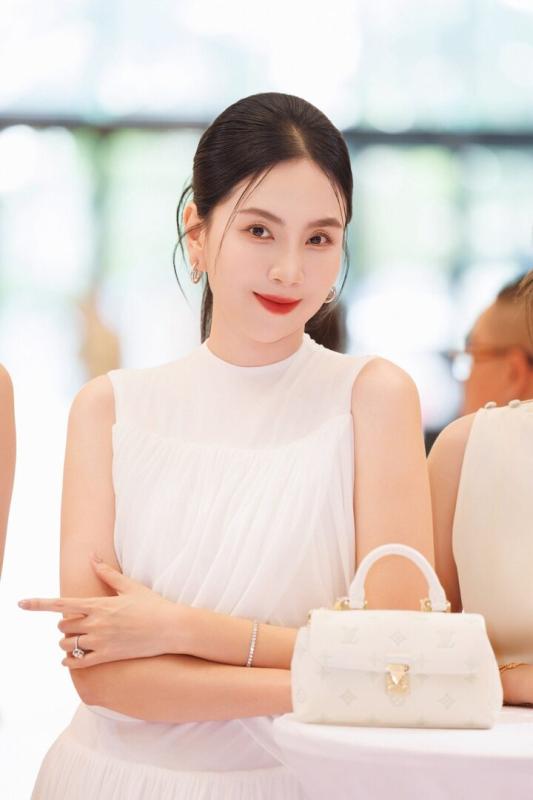 "MC đẹp nhất VTV" ngày càng gợi cảm sau khi sinh con đầu lòng- Ảnh 3.