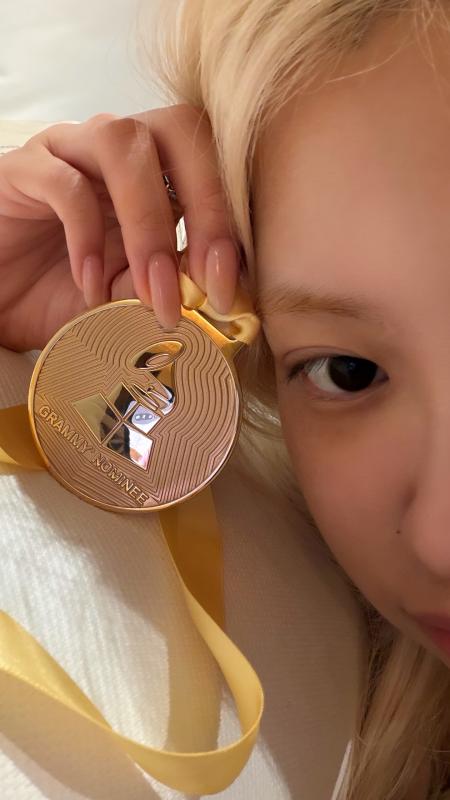 Mỹ nhân đẹp nhất thế giới được Grammy ưu ái, khoe loạt đặc quyền hiếm có dù ra về “trắng tay” - Ảnh 2.