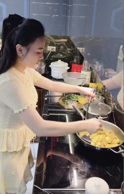 Phương Oanh hiện tại: Sống trong biệt thự, một mình đối diện với những "cơn bão" của 2 con- Ảnh 5.