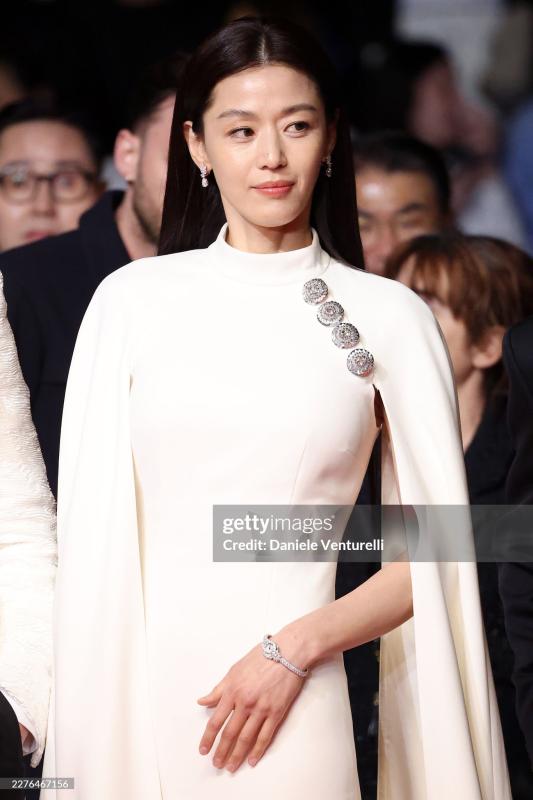 Cặp đôi đẹp nhất Cannes 2026 đây rồi: Nhà gái là nữ thần chảnh nhất showbiz, nhà trai visual đỉnh dã man- Ảnh 3.