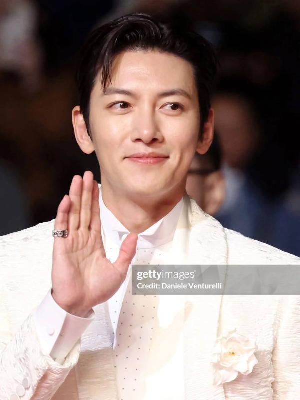 Cặp đôi đẹp nhất Cannes 2026 đây rồi: Nhà gái là nữ thần chảnh nhất showbiz, nhà trai visual đỉnh dã man- Ảnh 1.