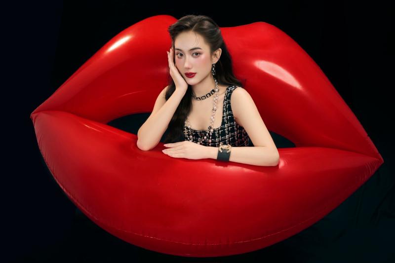 Ở Việt Nam có 1 mỹ nhân vừa xuất hiện đã nhận bão “gạch đá” nhưng nói về đẹp thì không ai chê nổi- Ảnh 5.