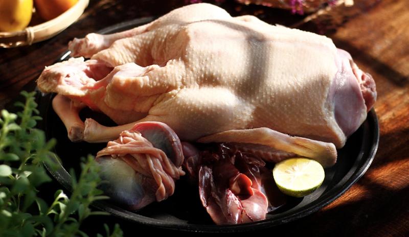 Ăn thịt vịt khi bị mỡ máu cao: Thói quen tưởng vô hại nhưng tiềm ẩn rủi ro- Ảnh 1.