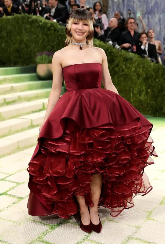 Alysa Liu bị chê "mặc xấu nhất" Met Gala sở hữu profile khủng: Giành 2 HCV Olympic, 13 tuổi đã vô địch trượt băng- Ảnh 1.