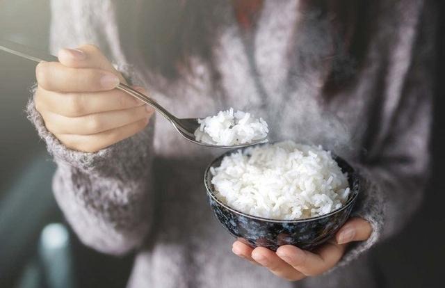 Nghiên cứu mới: Chỉ cần ngừng làm điều này trước khi ngủ 3 tiếng, huyết áp và đường huyết đều cải thiện- Ảnh 2.