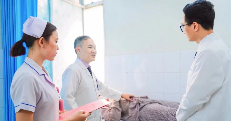 Đau vùng kín trong đêm, nam sinh suýt hỏng ‘của quý’ - Ảnh 1.