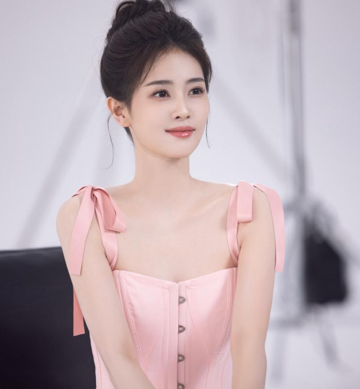Mỹ nhân có nụ cười vô duyên nhất giới giải trí- Ảnh 5.
