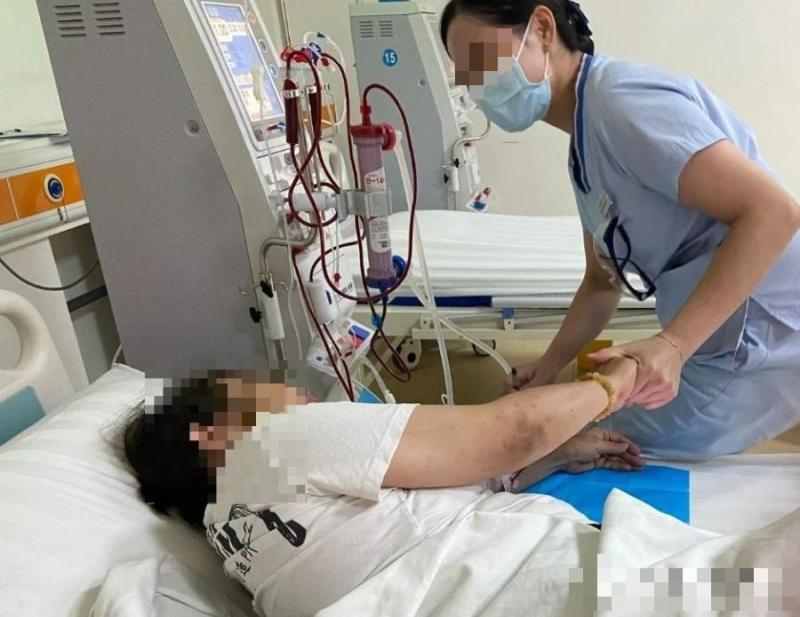 Người đàn ông 41 tuổi bị suy thận sau một lần… cảm lạnh - Ảnh 2.