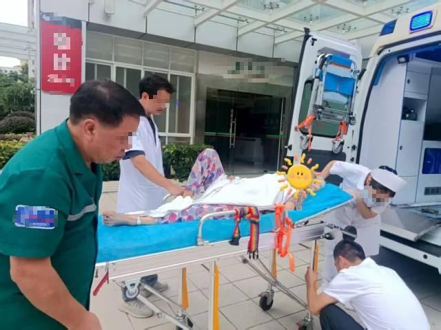 Uống 2 lít nước tương để… thải độc, người phụ nữ vào thẳng phòng cấp cứu, bác sĩ nghe câu chuyện phía sau cũng "sởn tóc gáy"  - Ảnh 1.