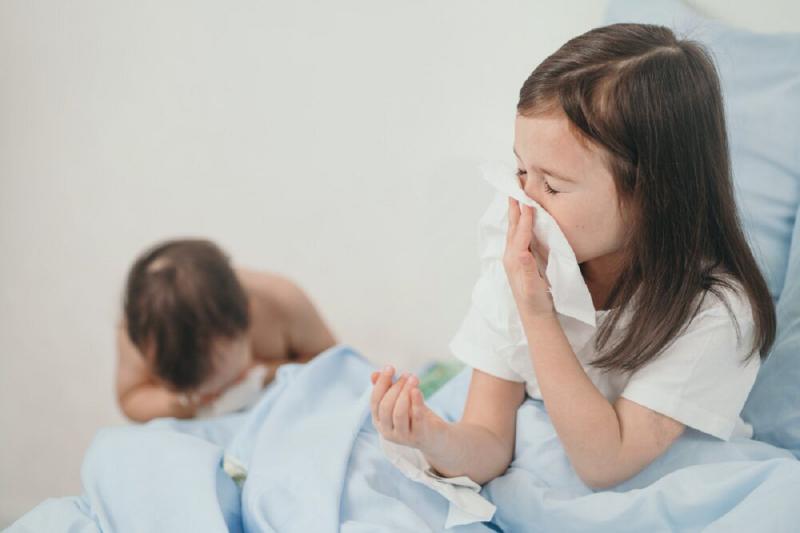 Bé gái 6 tuổi đau khổ vì nghẹt mũi, sự thật bên trong khiến bố mẹ "hoảng sợ" - Ảnh 2.