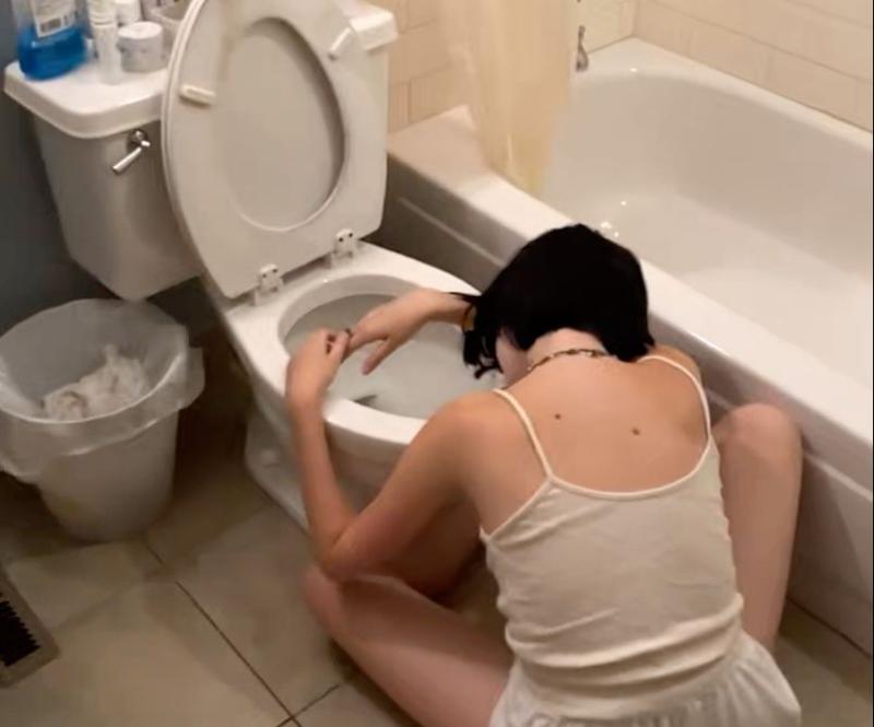 Bé trai 12 tuổi thủng ruột vì loại nước người lớn còn "mê như điếu đổ" - Ảnh 4.