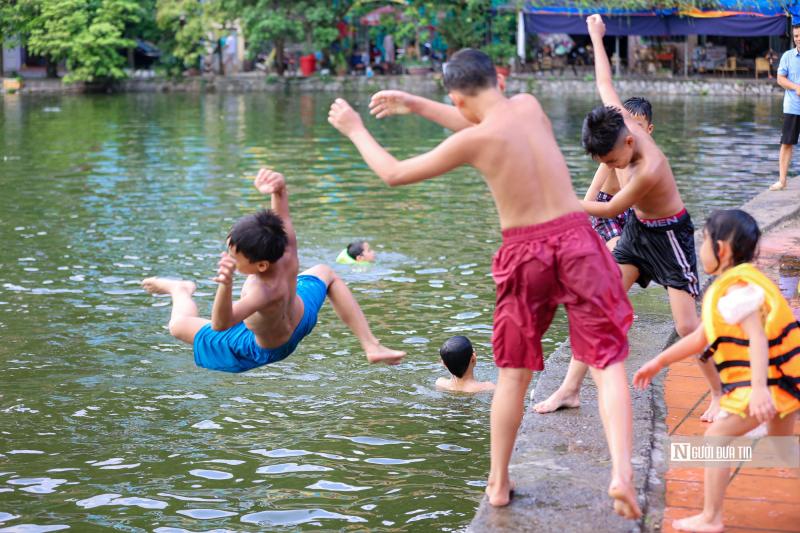 Đi bơi mùa hè nhiều trẻ nhập viện vì viêm tai, bác sĩ khuyên cha mẹ nên tránh điều này- Ảnh 2.