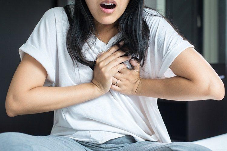 Các bác sĩ cảnh báo: Không cần chờ đến khi tức ngực, thấy 3 thứ này ở đầu và mặt tức là tim mạch đang "kêu cứu" - Ảnh 1.